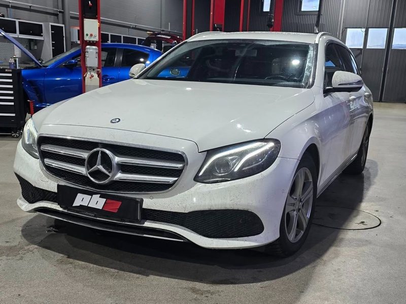 En Mercedes-Benz i PBZs verkstad