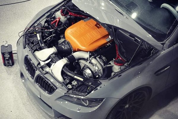 Service av en sportbil